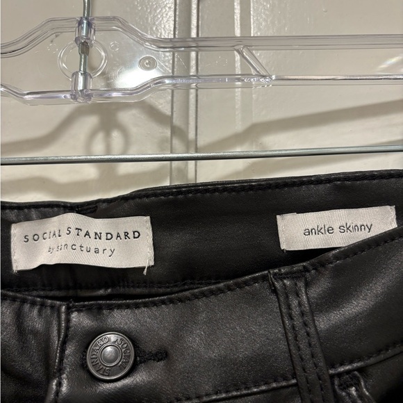 Soft Surroundings 5 Pocket Faux Leather Pants Women's - Picture 2 of 3